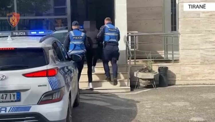 Përndoqi një vajzë për 1 vit, arrestohet 27 vjeçari në Tiranë