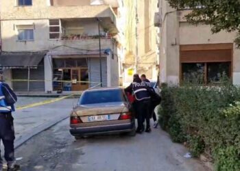 Plagosja me thikë e tre të rinjve në Vlorë, kapet një nga autorët