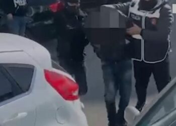 U kapën me armë dhe 82 mijë dollarë, arrestohen dy të rinj në Tiranë