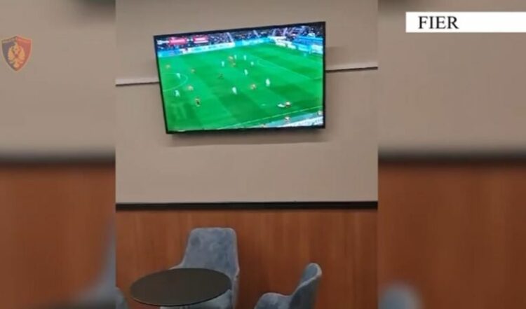 Kthyen lokalin në qendër bastesh, dy të arrestuar në Fier