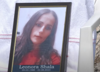 “Fëmijët kërkojnë nënën e tyre natë e ditë”, flet burri i Leonorës, e cila vdiq te dentisti (VIDEO)