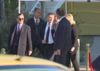 Ironia e Gjokutajt: Drejtuesit e drejtësisë nuk dinin anglisht, Blinken u foli me gjuhën e trupit