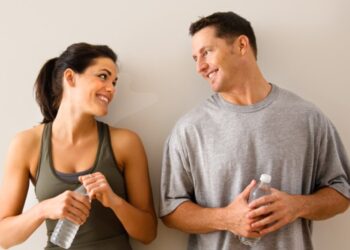 9 gabime flirtimi që i bëjnë vajzat