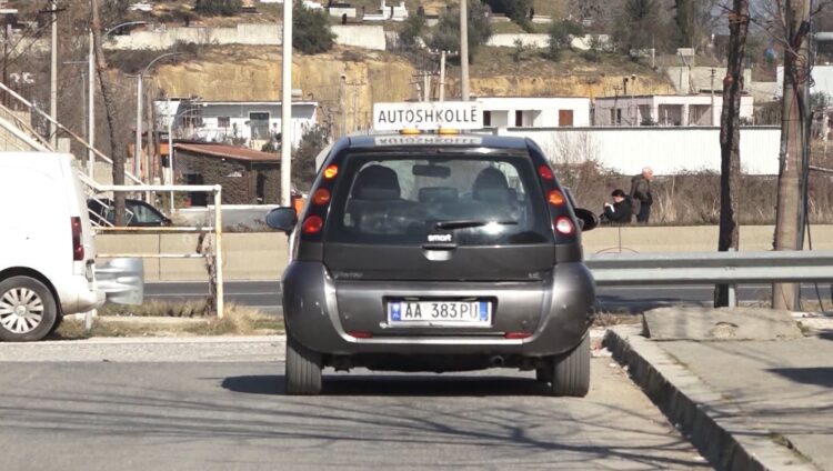 Rritja e çmimit të patentave, Autoshkollat bojkotojnë punën