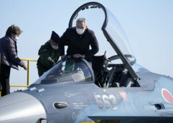 NATO autorizon Ukrainën të sulmojë me avionë F-16 brenda Rusisë, paralajmëron Moska