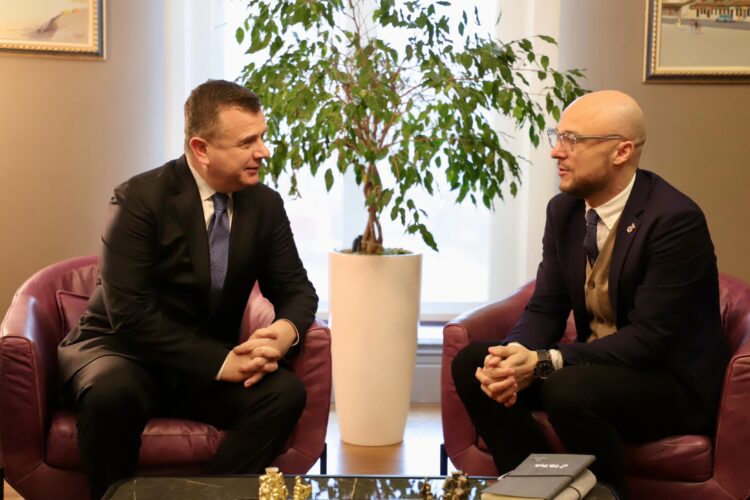 Shantazhet online/ Balla me drejtorin e TikTok: Urgjent kontrolli…