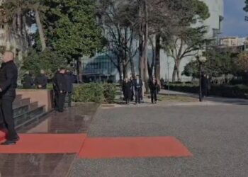 Basha i shmanget tensioneve në Kuvend, mbërrin një orë përpara