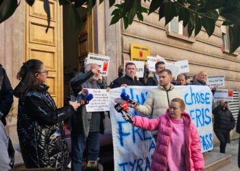 Respektoni Himarën! Mbështetës të Belerit para Gjykatës Kushtetuese