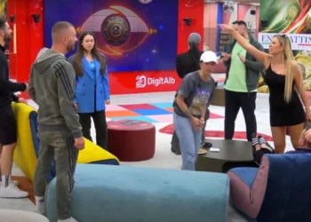 “Je bërë ushtare”, Sara Karaj-Romeos: Nuk më përdor dot… (VIDEO)