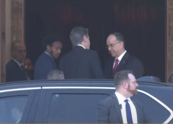 Sekretari amerikan Blinken mbërrin në Presidencë, pritet nga Begaj