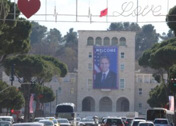 Vjen Blinken/ Kryeqyteti në “shtetrrethim”, ja rrugët që do bllokohen