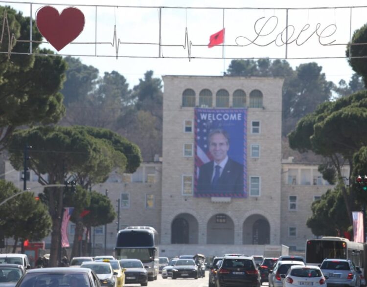Vjen Blinken/ Kryeqyteti në “shtetrrethim”, ja rrugët që do bllokohen