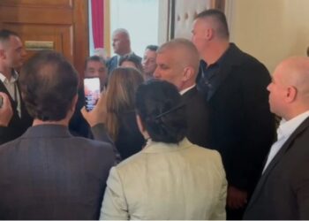 Përplasje në Komisionin e Zgjedhores, Garda s’lejon deputetët e PD