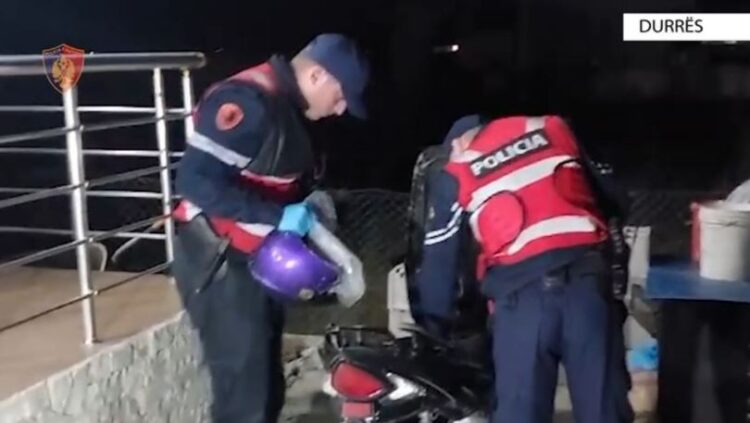 EMRI/ I gjetën në banesë 2 pistoleta, arrestohet një person në Durrës