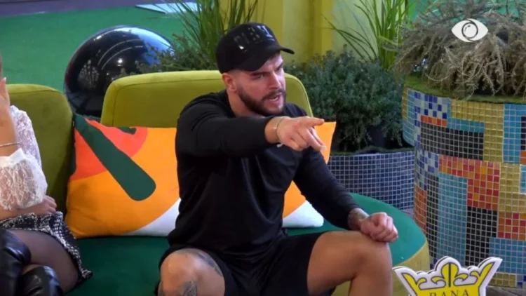 “Keni lënë kokrrën e namit”, Fationi kundër Julit, Romeos e Gazit