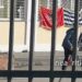 Nxënësja shqiptare vendos flamurin kuqezi në shkollë, tërbohen grekët