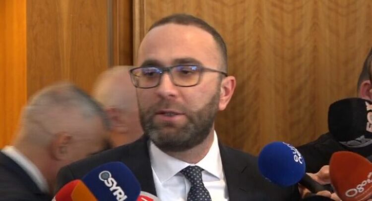 A duhet të ketë Basha vend në frontin opozitar? Si përgjigjet Bardhi