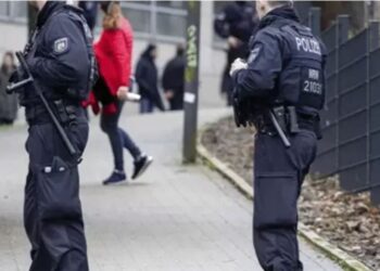 E rëndë në Gjermani, nxënësi qëllon me thikë 4 bashkëmoshatarë