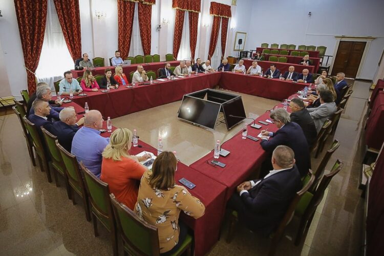 “E morët në qafë Berishën!”, Salianji i kthehet idesë për grevë urie