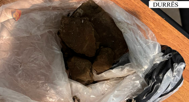 EMRAT/ Kokainë dhe kanabis në trajtë çokollate, në pranga 4 persona