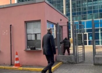 Ish-ministri i Shëndetësisë, Ilir Beqaj paraqitet në SPAK