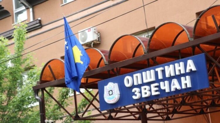 Persona të panjohur djegin flamurin e Kosovës në Zveçan