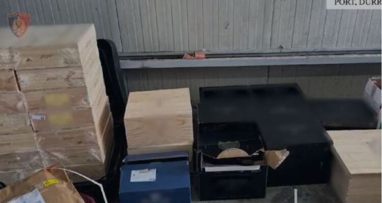 Euro dhe produkte kontrabandë në portin e Durrësit, një i arrestuar