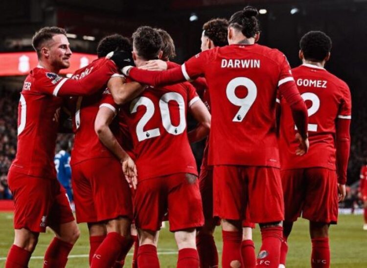 Liverpool turpëron Chelsea dhe vazhdon sigurt rrugën si lider