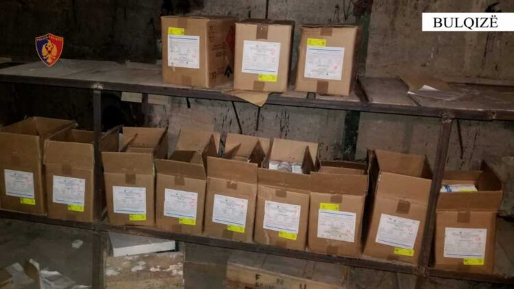 Zbulohet një magazinë me lëndë plasëse, arrestohet 55-vjeçari