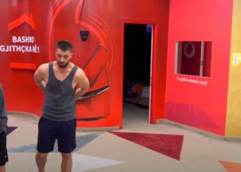 VIDEO/ Meritoni-Bardhit për Sarën: Motra jote e shmangu takimin…