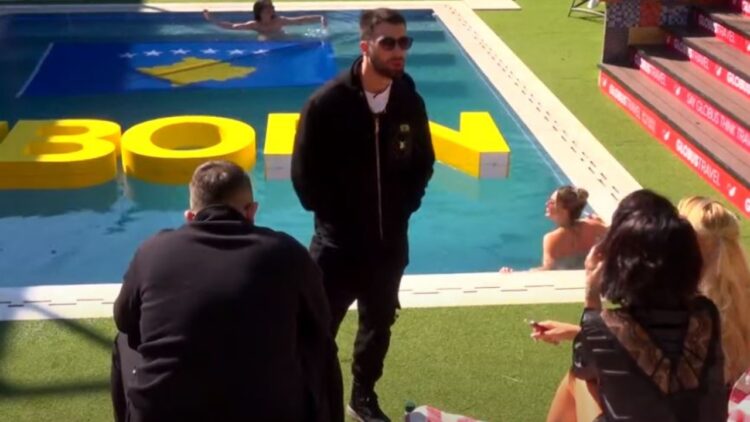 VIDEO/ “A ke menduar ndonjëherë për treshe?” Roza i kthehet Meritonit