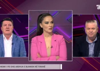 “S’më plas për asnjë zagar të SPAK”, Murrizi sherr në studio me Zekën