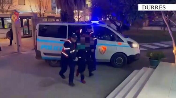 Akuzohet për disa vjedhje, arrestohet 28-vjeçari në Durrës