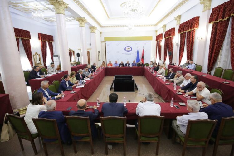 Zbardhet marrëveshja për krijimin e federatës së opozitës së bashkuar