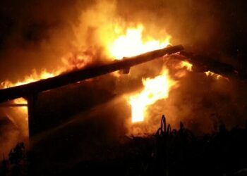 Tentoi të fikte zjarrin, shqiptari pëson djegie të rënda