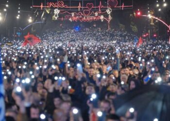 EMRAT/ Protesta e opozitës, Policia: Arrestuam 4 persona për dhunë