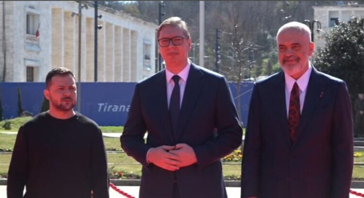 Vuçiç mbërrin në Pallatin e Kongreseve, pritet nga Rama dhe Zelensky