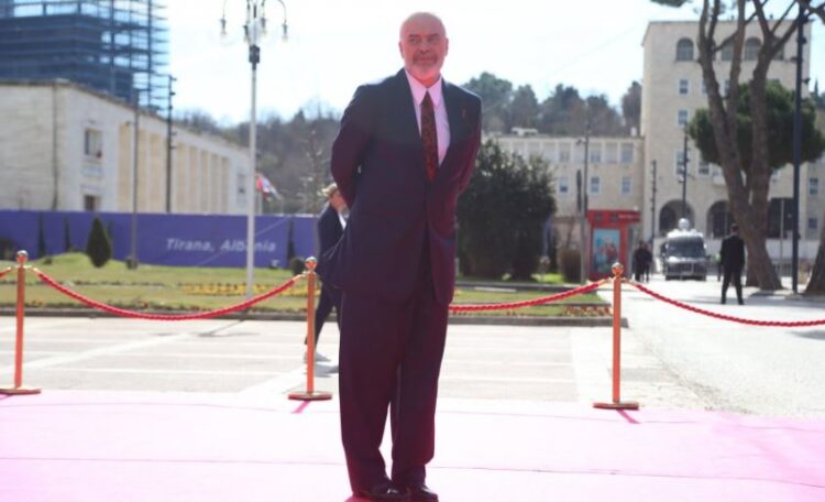 Gazetari italian i ‘prish humorin’ Ramës: Do e paguash Beketin?