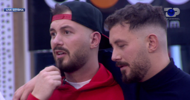 Romeo rrëfen të qenurit binjak, Arta e ngacmon: Keni ndërruar edhe…