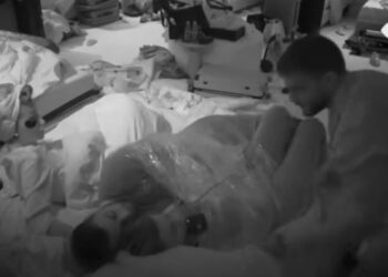 VIDEO/ Roza ngacmon Meritonin në shtrat: Epo që të flija me ty…