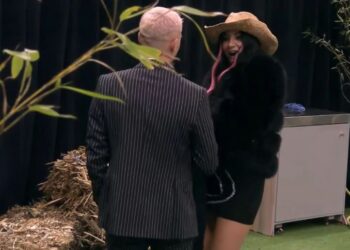 VIDEO/ “Shko ndërrohu”, kërkesa e Bardhit habit Sarën: S’ma kishe…