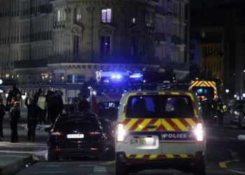 Sulm me thikë në një stacion hekurudhor në Paris, tre të plagosur