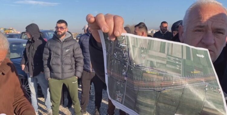 Ndërtimi i aksit Thumanë-Kashar, banorët protestojnë: Firma ka…
