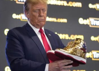 Një ditë pasi u gjobit me 356 mln dollarë, Trump nxjerr në treg linjën e atleteve