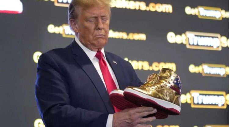 Një ditë pasi u gjobit me 356 mln dollarë, Trump nxjerr në treg linjën e atleteve