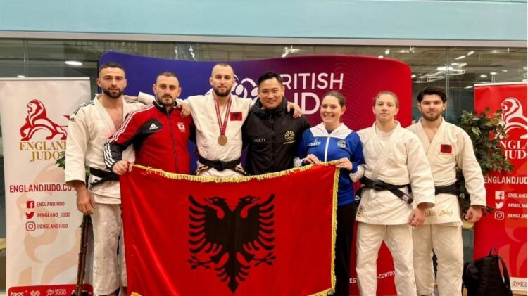 Indrit Çullhaj ngre flamurin kuqezi, fiton medaljen e bronxtë…