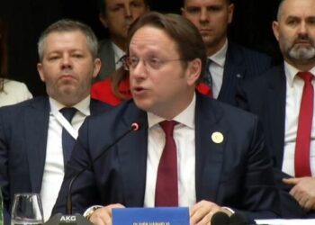 “Tirana pikë takimi për rajonin”, Varhelyi: Plani i Rritjes është…