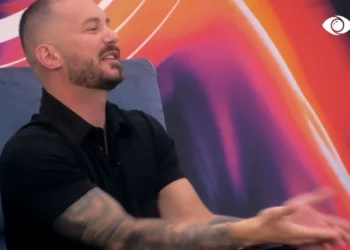 Juli-Romeos: O brigadier i shtëpisë/ Plas debati mes dy banorëve