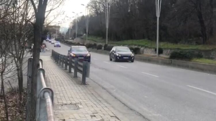 Aleksandar Vuçiç mbërrin në në Shqipëri, shoqërohet nga eskorta