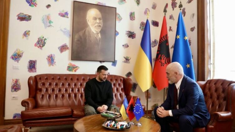 Zelensky zbardh takimin me Ramën: Diskutuam për prodhimin e armëve…